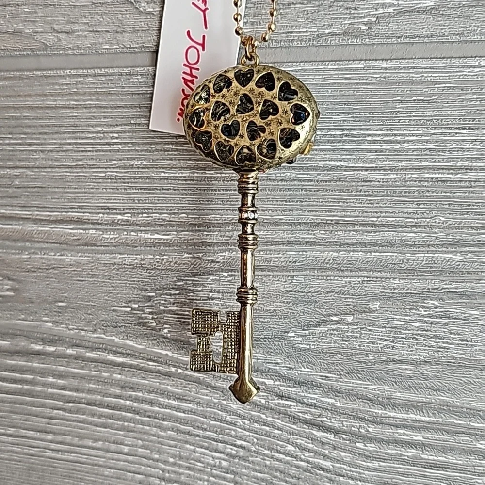 Betsey Johnson Key Pendent Necklace - Picture 6 of 6